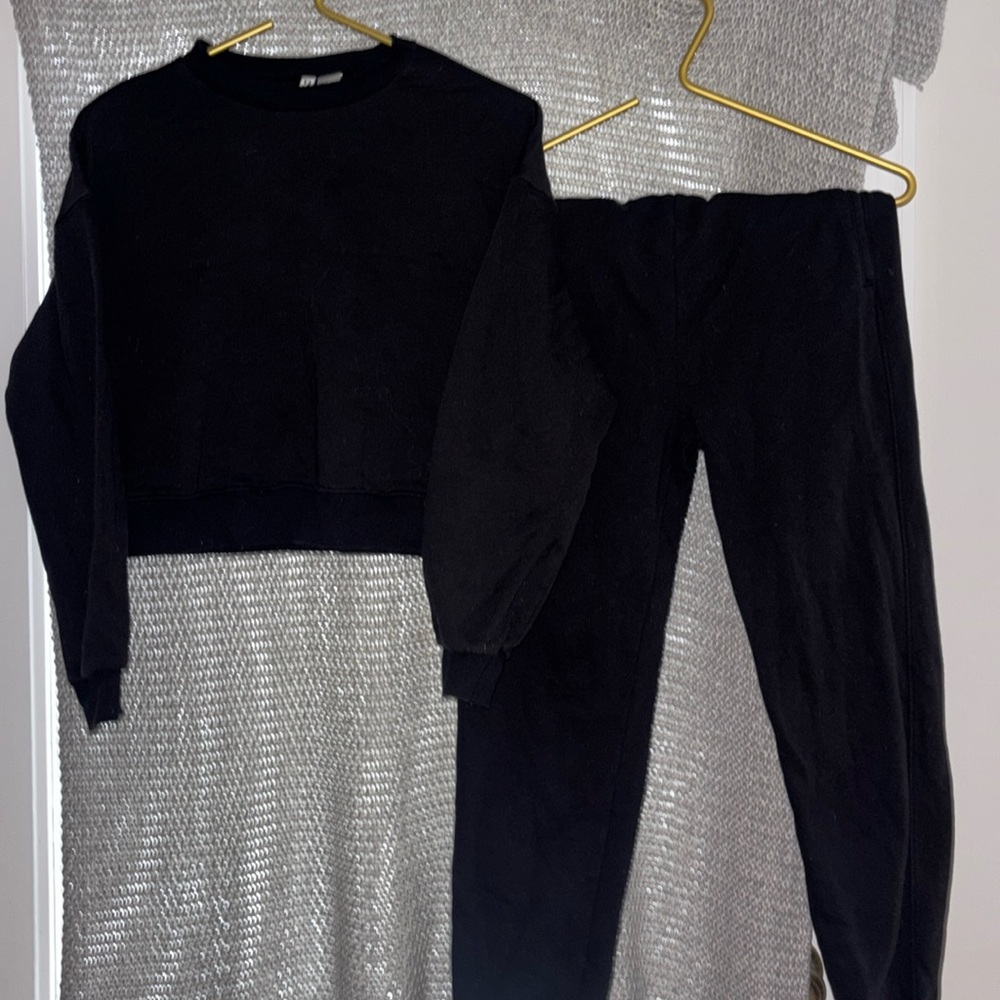 Women’s H&M Sweatpants and Sweatshirt Set